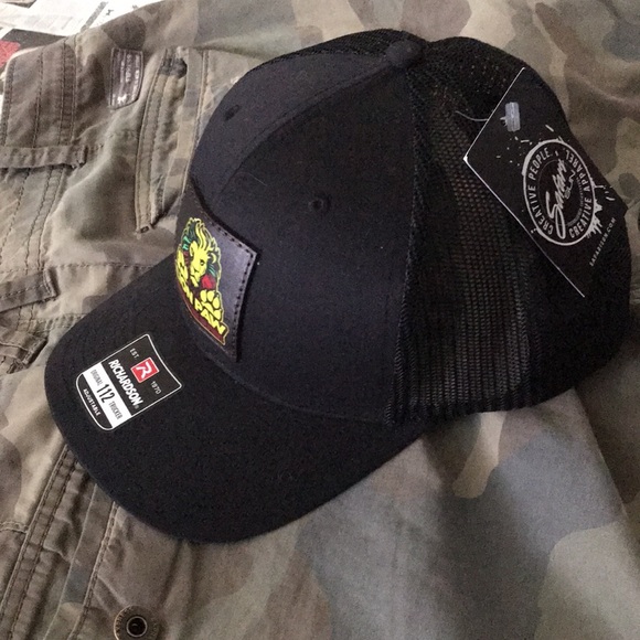 BNWT LION PAW T.D.S. 112 Richardson snap back closure and custom leather patch - Picture 3 of 5